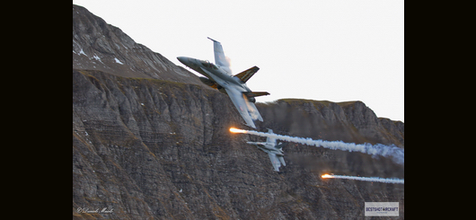 Swiss Air Force F/A-18 Hornets shooting flare in Axalp 2019