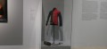 Waisenhausuniform und Fußfessel